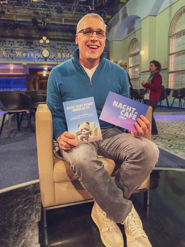 Thomas Reinbacher und sein Buch »Nach Grau kommt Himmelblau« im SWR Fernsehstudio der Sendung Nachtcafe im alten E-Werk in Baden Baden